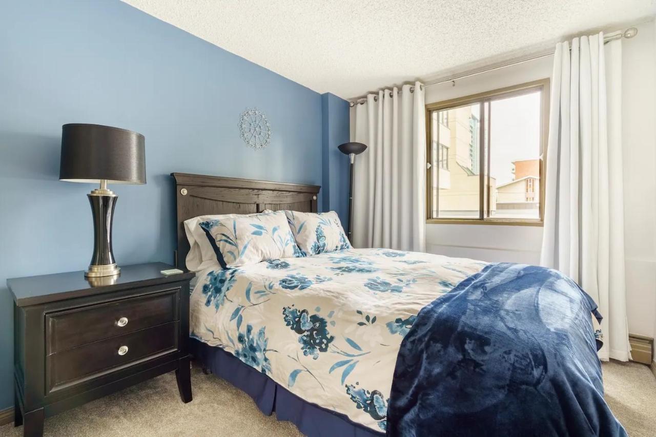 Entire Condo Downtown, Walk To Bmo & Stampede, Parking, 1,5 Hrs To Banff YYC Kültér fotó