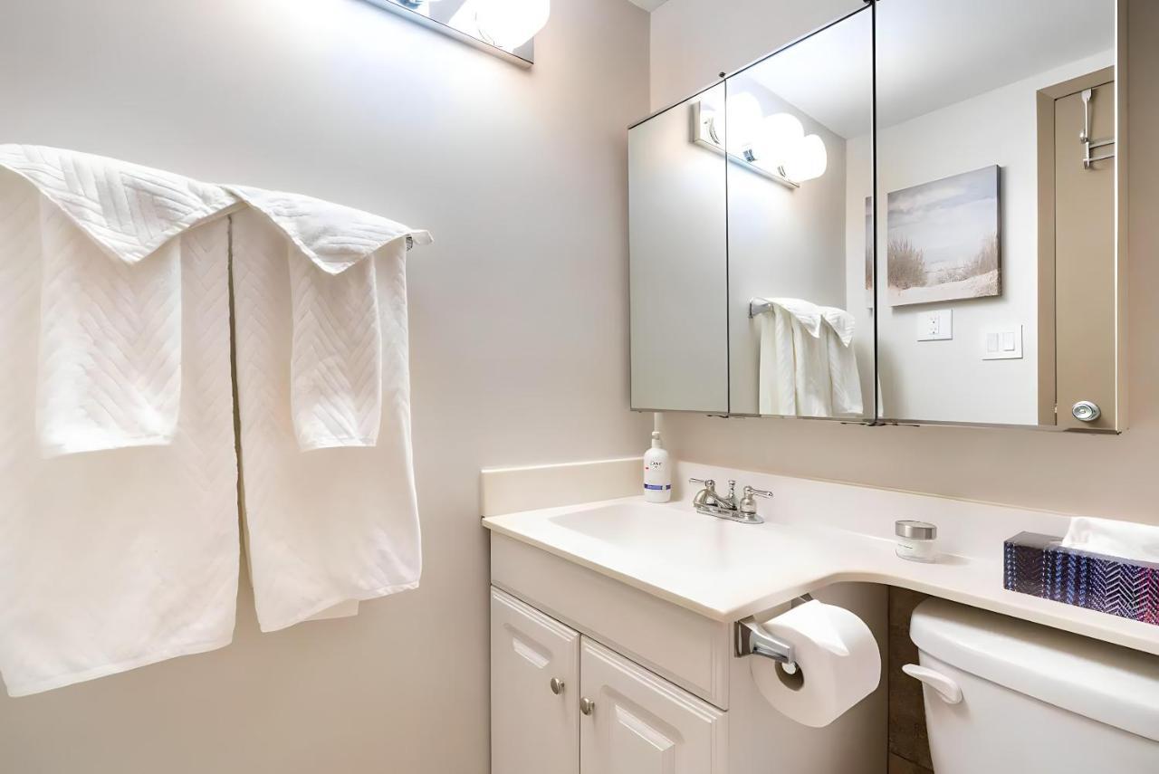 Entire Condo Downtown, Walk To Bmo & Stampede, Parking, 1,5 Hrs To Banff YYC Kültér fotó