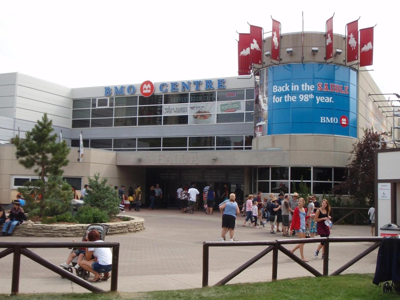 Entire Condo Downtown, Walk To Bmo & Stampede, Parking, 1,5 Hrs To Banff YYC Kültér fotó